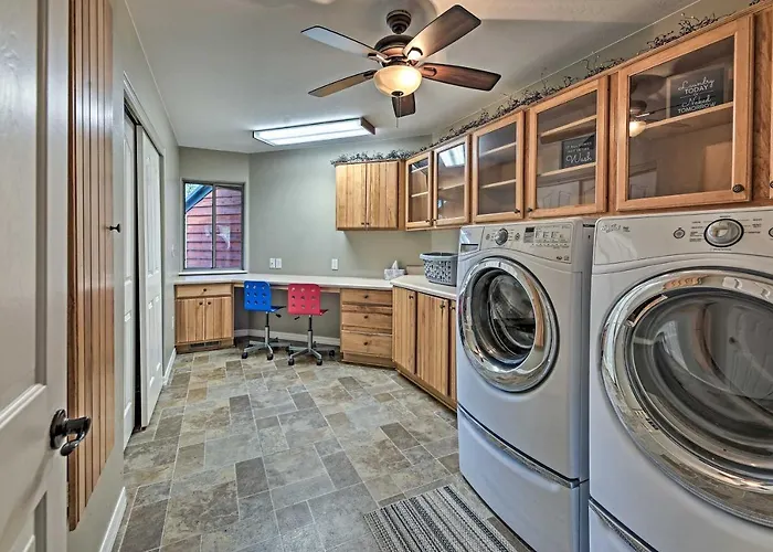 Near Woodland Park: W/ Serene Deck! Holiday home Pinetop-Lakeside