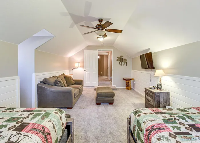 Near Woodland Park: W/ Serene Deck! Holiday home